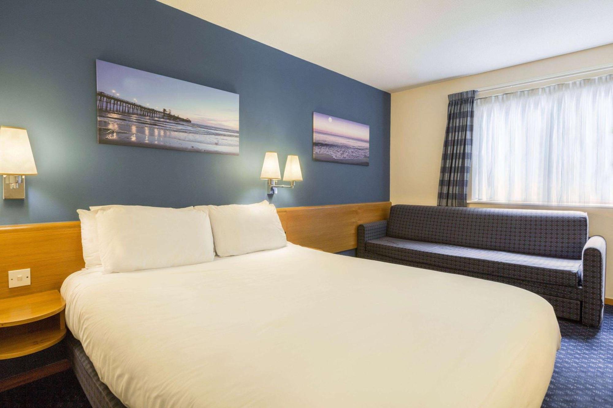 Days Inn Magor Exteriér fotografie